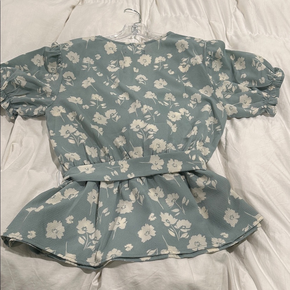 Adore Me Floral Puff Sleeve Blouse in Soft Blue - Picture 5 of 5